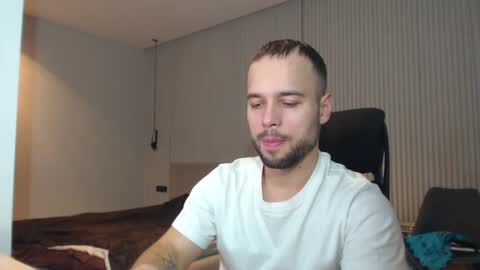 Snapshot of sandro_best chatting on 02/14/25, 02:54 DeAlex online show from 02/14/25, 02:54