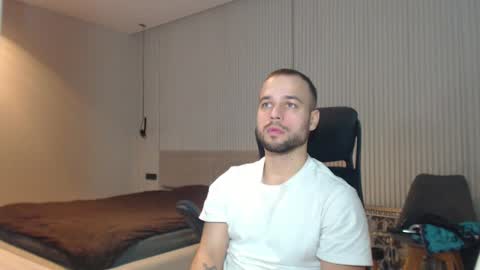 Snapshot of sandro_best chatting on 02/16/25, 10:43 DeAlex online show from 02/16/25, 10:43