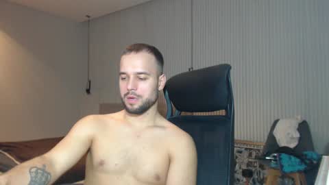 Snapshot of sandro_best chatting on 02/17/25, 12:59 DeAlex online show from 02/17/25, 12:59