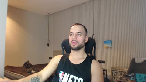 Snapshot of sandro_best chatting on 02/19/25, 12:44 DeAlex online show from 02/19/25, 12:44