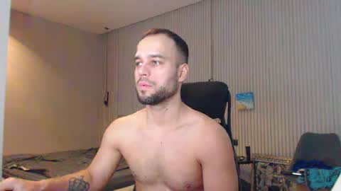 Snapshot of sandro_best chatting on 02/21/25, 10:07 DeAlex online show from 02/21/25, 10:07