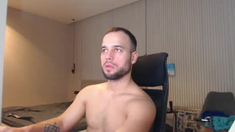 Snapshot of sandro_best chatting on 02/21/25, 01:11 DeAlex online show from 02/21/25, 01:11