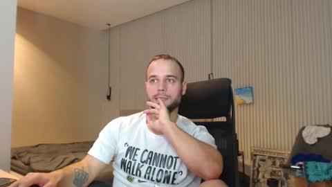 Snapshot of sandro_best chatting on 02/22/25, 04:09 DeAlex online show from 02/22/25, 04:09