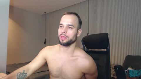 Snapshot of sandro_best chatting on 02/26/25, 12:36 DeAlex online show from 02/26/25, 12:36