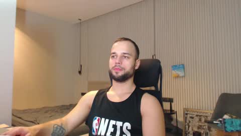 Snapshot of sandro_best chatting on 02/27/25, 07:15 DeAlex online show from 02/27/25, 07:15