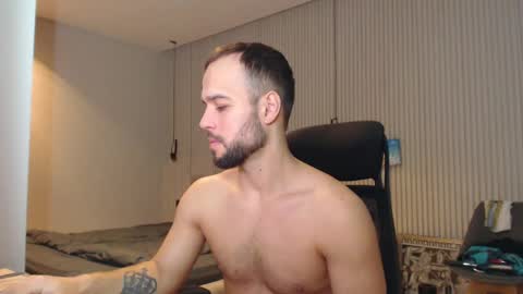 Snapshot of sandro_best chatting on 03/01/25, 10:34 DeAlex online show from 03/01/25, 10:34