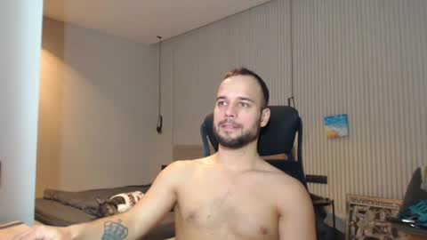 Snapshot of sandro_best chatting on 03/01/25, 01:40 DeAlex online show from 03/01/25, 01:40