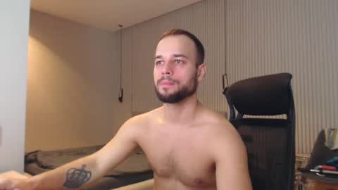 Snapshot of sandro_best chatting on 03/04/25, 11:08 DeAlex online show from 03/04/25, 11:08