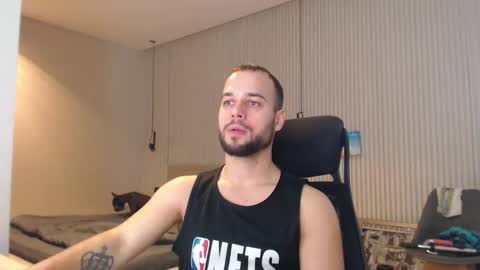 Snapshot of sandro_best chatting on 03/05/25, 10:44 DeAlex online show from 03/05/25, 10:44