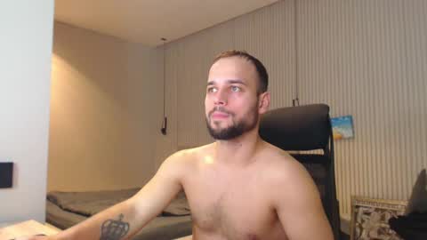 Snapshot of sandro_best chatting on 03/05/25, 04:57 DeAlex online show from 03/05/25, 04:57