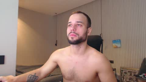 Snapshot of sandro_best chatting on 03/06/25, 11:03 DeAlex online show from 03/06/25, 11:03