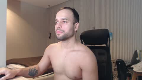 Snapshot of sandro_best chatting on 03/10/25, 11:42 DeAlex online show from 03/10/25, 11:42