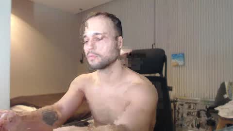 Snapshot of sandro_best chatting on 03/10/25, 02:48 DeAlex online show from 03/10/25, 02:48