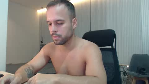 Snapshot of sandro_best chatting on 09/11/25, 08:14 DeAlex online show from 09/11/25, 08:14