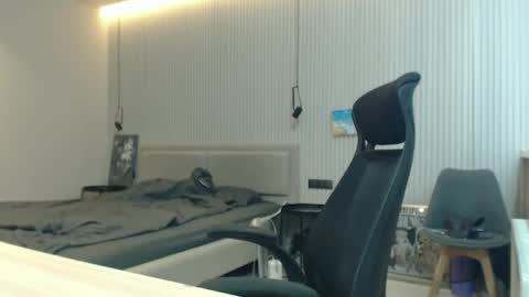 Snapshot of sandro_best chatting on 09/14/25, 10:47 DeAlex online show from 09/14/25, 10:47