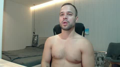 Snapshot of sandro_best chatting on 09/17/25, 08:38 DeAlex online show from 09/17/25, 08:38