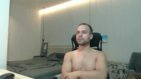 Snapshot of sandro_best chatting on 09/17/25, 08:43 DeAlex online show from 09/17/25, 08:43