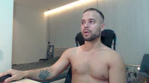 Snapshot of sandro_best chatting on 09/22/25, 10:17 DeAlex online show from 09/22/25, 10:17