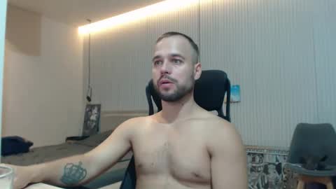 Snapshot of sandro_best chatting on 09/23/25, 12:19 DeAlex online show from 09/23/25, 12:19