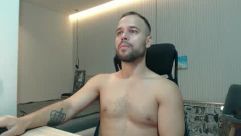 Snapshot of sandro_best chatting on 09/24/25, 11:57 DeAlex online show from 09/24/25, 11:57