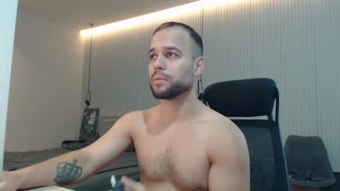 Snapshot of sandro_best chatting on 10/01/25, 09:37 DeAlex online show from 10/01/25, 09:37