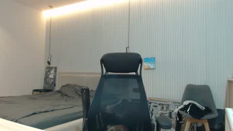 Snapshot of sandro_best chatting on 10/08/25, 09:18 DeAlex online show from 10/08/25, 09:18