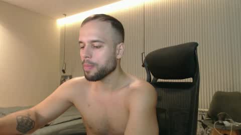 Snapshot of sandro_best chatting on 10/21/25, 01:34 DeAlex online show from 10/21/25, 01:34