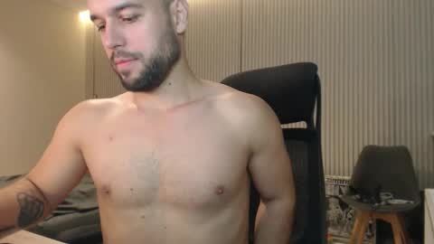 Snapshot of sandro_best chatting on 10/22/25, 09:03 DeAlex online show from 10/22/25, 09:03