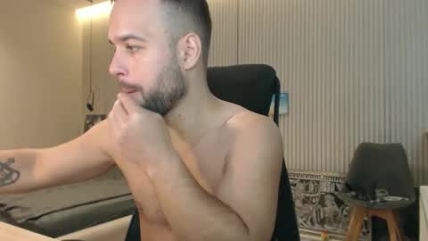 Snapshot of sandro_best chatting on 10/23/25, 11:31 DeAlex online show from 10/23/25, 11:31