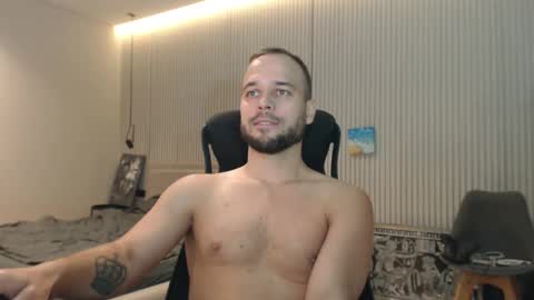 Snapshot of sandro_best chatting on 10/25/25, 05:40 DeAlex online show from 10/25/25, 05:40