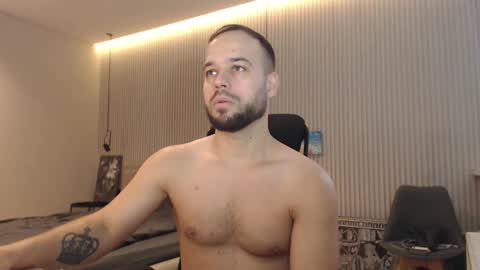 Snapshot of sandro_best chatting on 10/27/25, 09:35 DeAlex online show from 10/27/25, 09:35