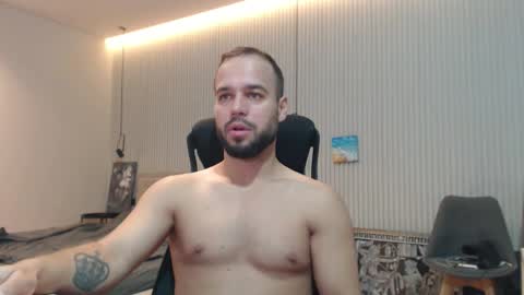 Snapshot of sandro_best chatting on 11/05/25, 10:26 DeAlex online show from 11/05/25, 10:26