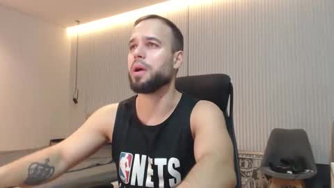 Snapshot of sandro_best chatting on 11/12/25, 09:53 DeAlex online show from 11/12/25, 09:53