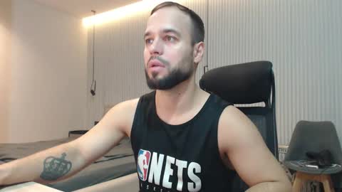 Snapshot of sandro_best chatting on 11/15/25, 10:34 DeAlex online show from 11/15/25, 10:34