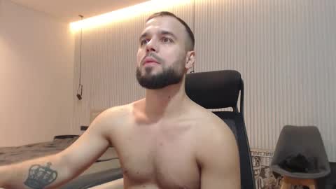 Snapshot of sandro_best chatting on 11/21/25, 10:25 DeAlex online show from 11/21/25, 10:25