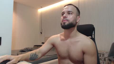 Snapshot of sandro_best chatting on 11/22/25, 09:19 DeAlex online show from 11/22/25, 09:19