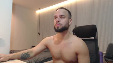 Snapshot of sandro_best chatting on 11/23/25, 02:17 DeAlex online show from 11/23/25, 02:17