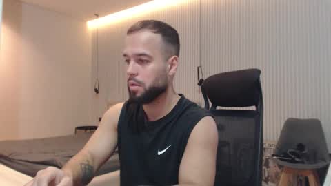 Snapshot of sandro_best chatting on 11/25/25, 10:37 DeAlex online show from 11/25/25, 10:37