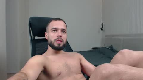 Snapshot of sandro_best chatting on 11/25/25, 10:43 DeAlex online show from 11/25/25, 10:43