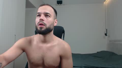 Snapshot of sandro_best chatting on 11/26/25, 10:49 DeAlex online show from 11/26/25, 10:49