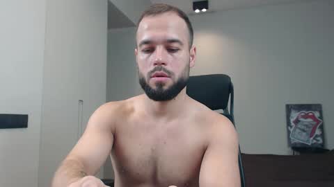 Snapshot of sandro_best chatting on 11/28/25, 09:45 DeAlex online show from 11/28/25, 09:45