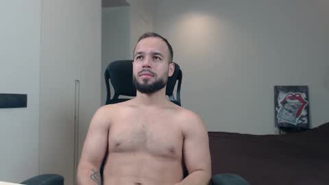 Snapshot of sandro_best chatting on 11/30/25, 08:07 DeAlex online show from 11/30/25, 08:07