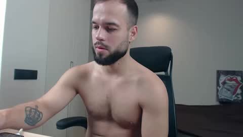 Snapshot of sandro_best chatting on 12/01/25, 10:53 DeAlex online show from 12/01/25, 10:53