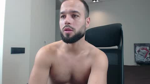 Snapshot of sandro_best chatting on 12/04/25, 11:52 DeAlex online show from 12/04/25, 11:52