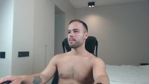 Snapshot of sandro_best chatting on 07/01/26, 08:27 DeAlex online show from 07/01/26, 08:27