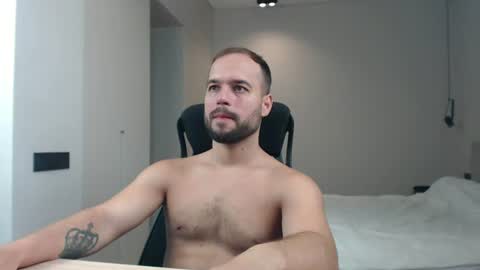 Snapshot of sandro_best chatting on 07/13/26, 10:07 DeAlex online show from 07/13/26, 10:07