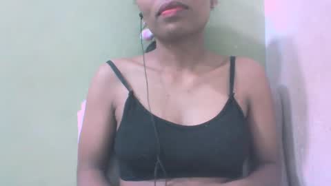 Snapshot of sandy735579 chatting on 04/28/26, 03:33 sandy735579 online show from 04/28/26, 03:33