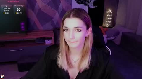 Snapshot of sandy_belle88 chatting on 11/27/25, 07:27 sandy_belle88 online show from 11/27/25, 07:27