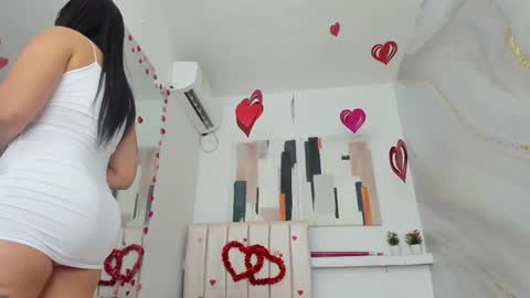 Snapshot of sandy_rivas chatting on 02/14/25, 12:36 SAM online show from 02/14/25, 12:36