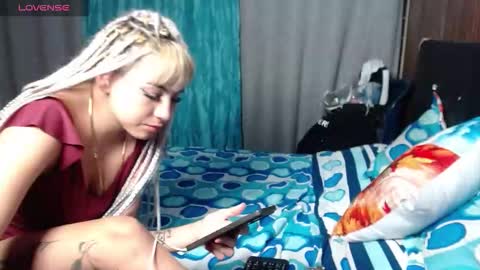 Snapshot of sandy_straw chatting on 12/04/25, 06:01 sandy_straw online show from 12/04/25, 06:01